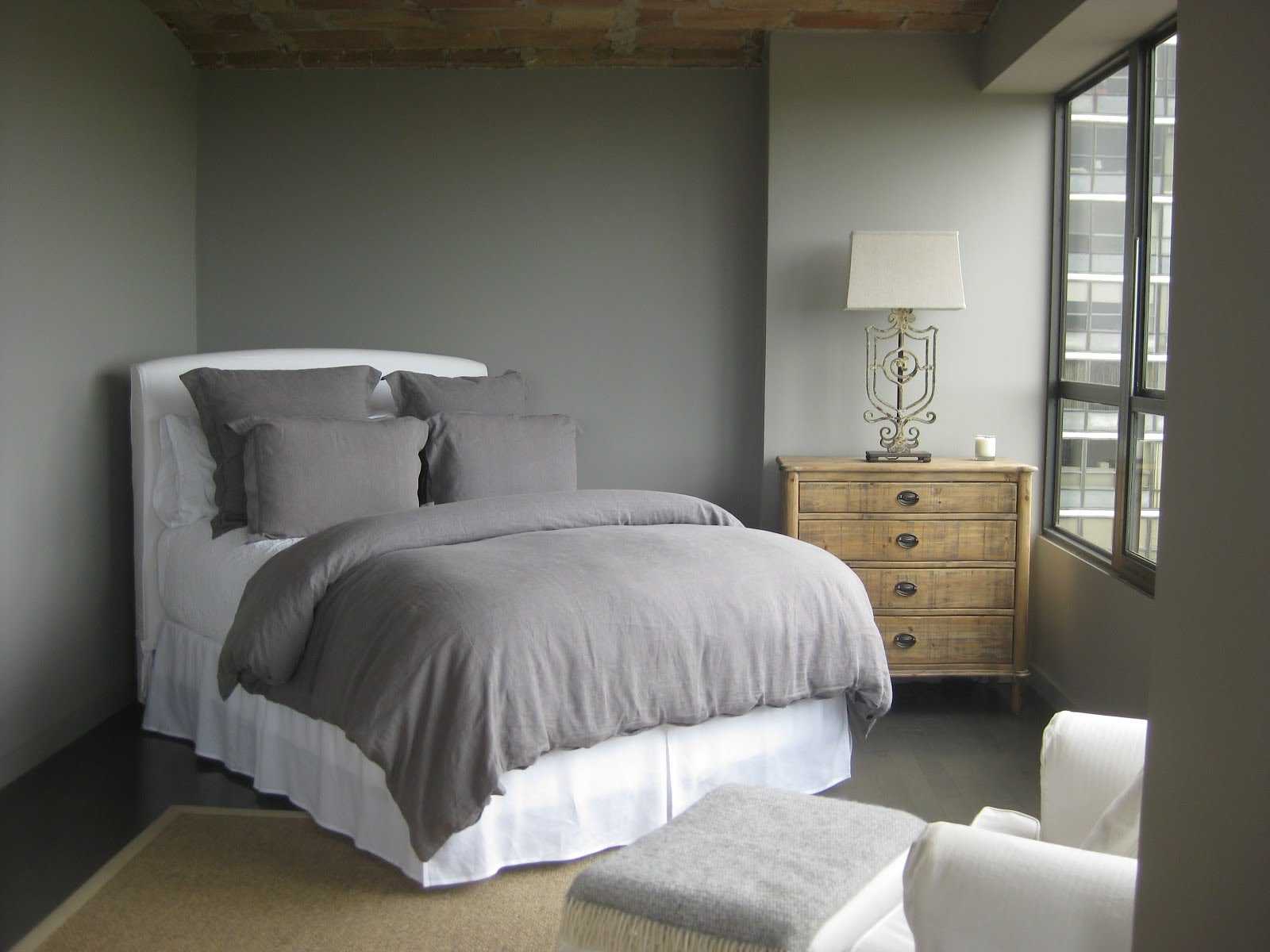 kombinacija svijetlo sive boje u dizajnu stana
