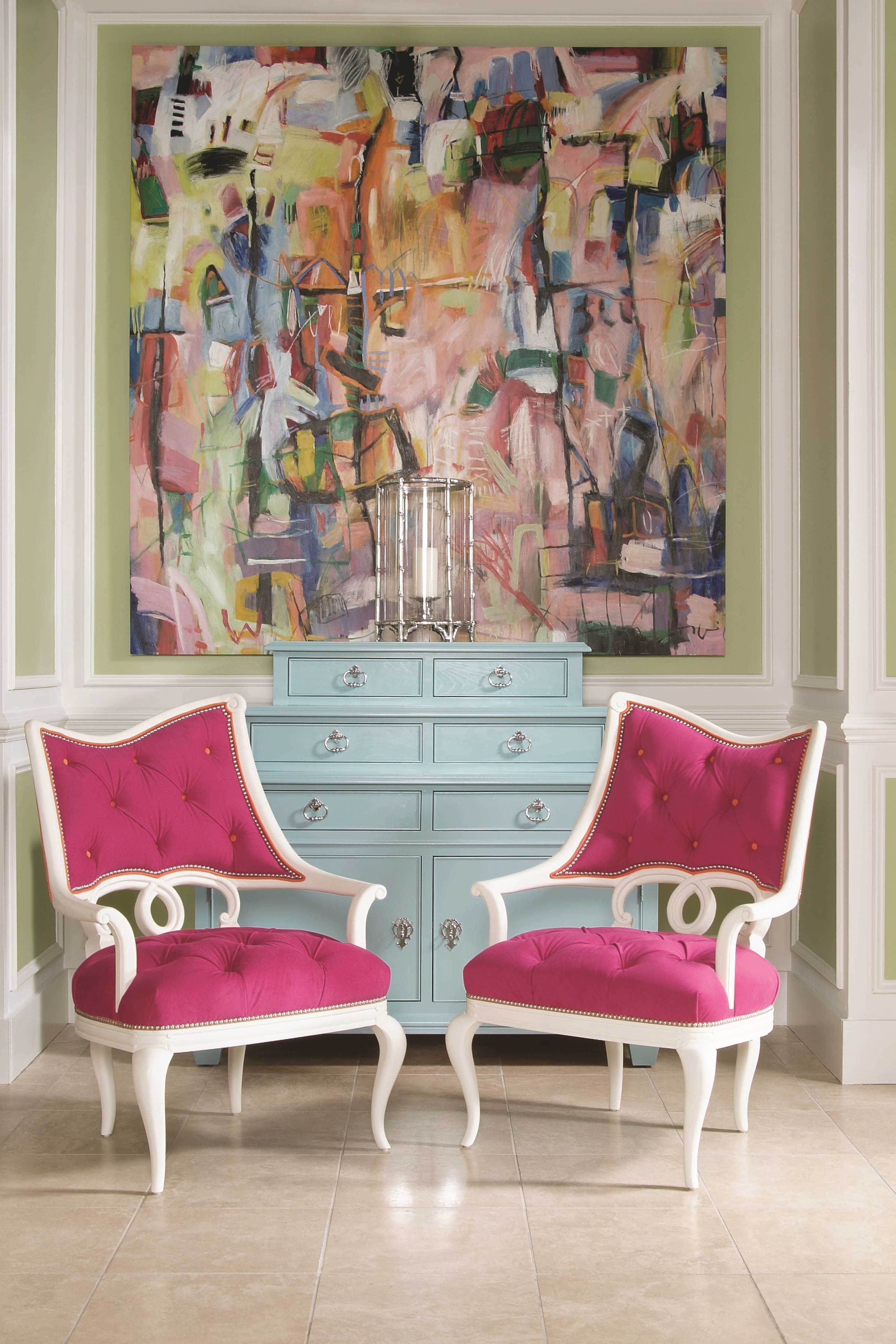 une combinaison de rose foncé dans le style du salon avec d'autres couleurs