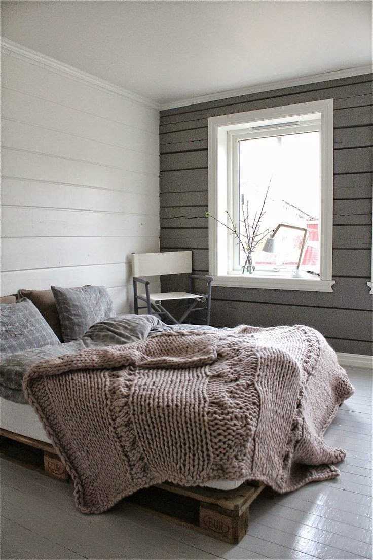 kombinacija tamno sive boje u dizajnu spavaće sobe