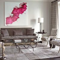 spilgti pelēkas krāsas kombinācija viesistabas attēla dekorā