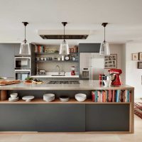 una combinazione di grigio brillante nel design dell'immagine del soggiorno