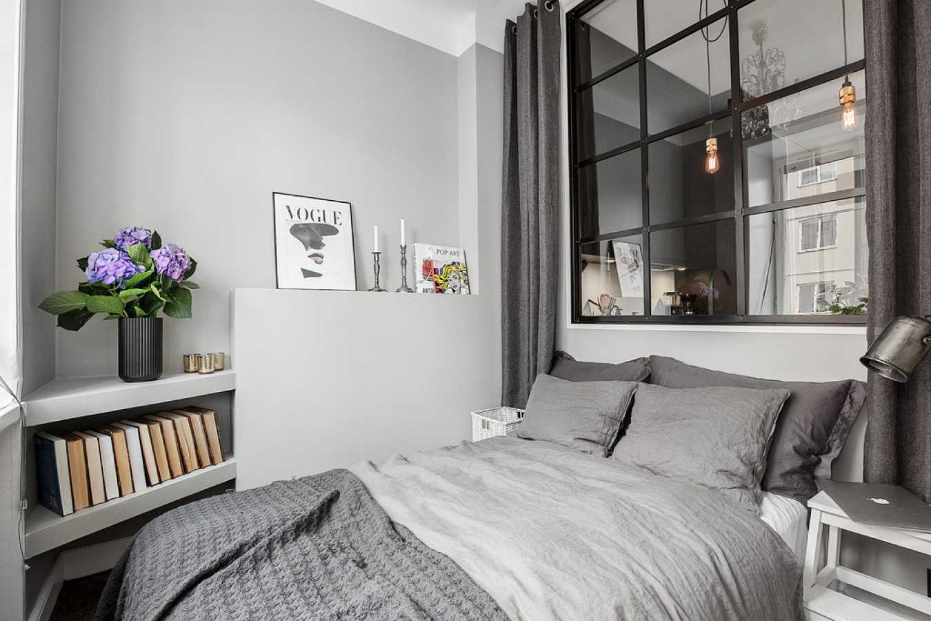 šviesiai pilkos spalvos miegamojo stiliaus derinys