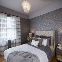 een combinatie van lichtgrijs in het decor van de slaapkamerfoto