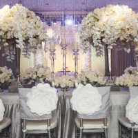 décoration lumineuse de la salle de mariage avec photo de fleurs