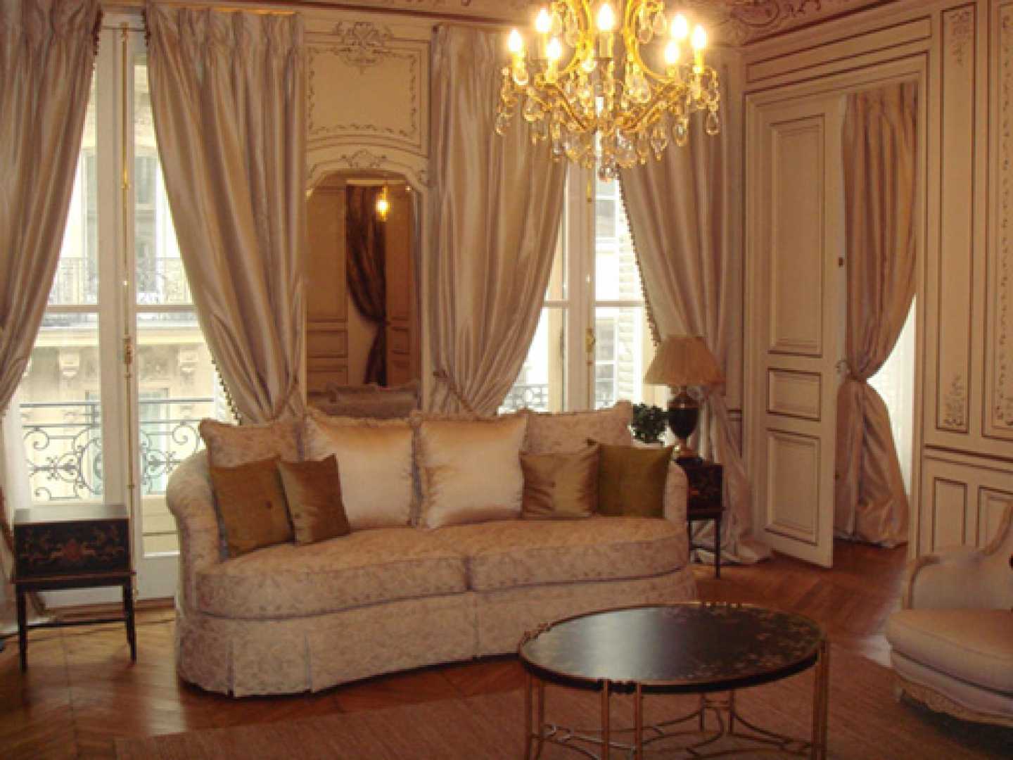 Victorian living room decor