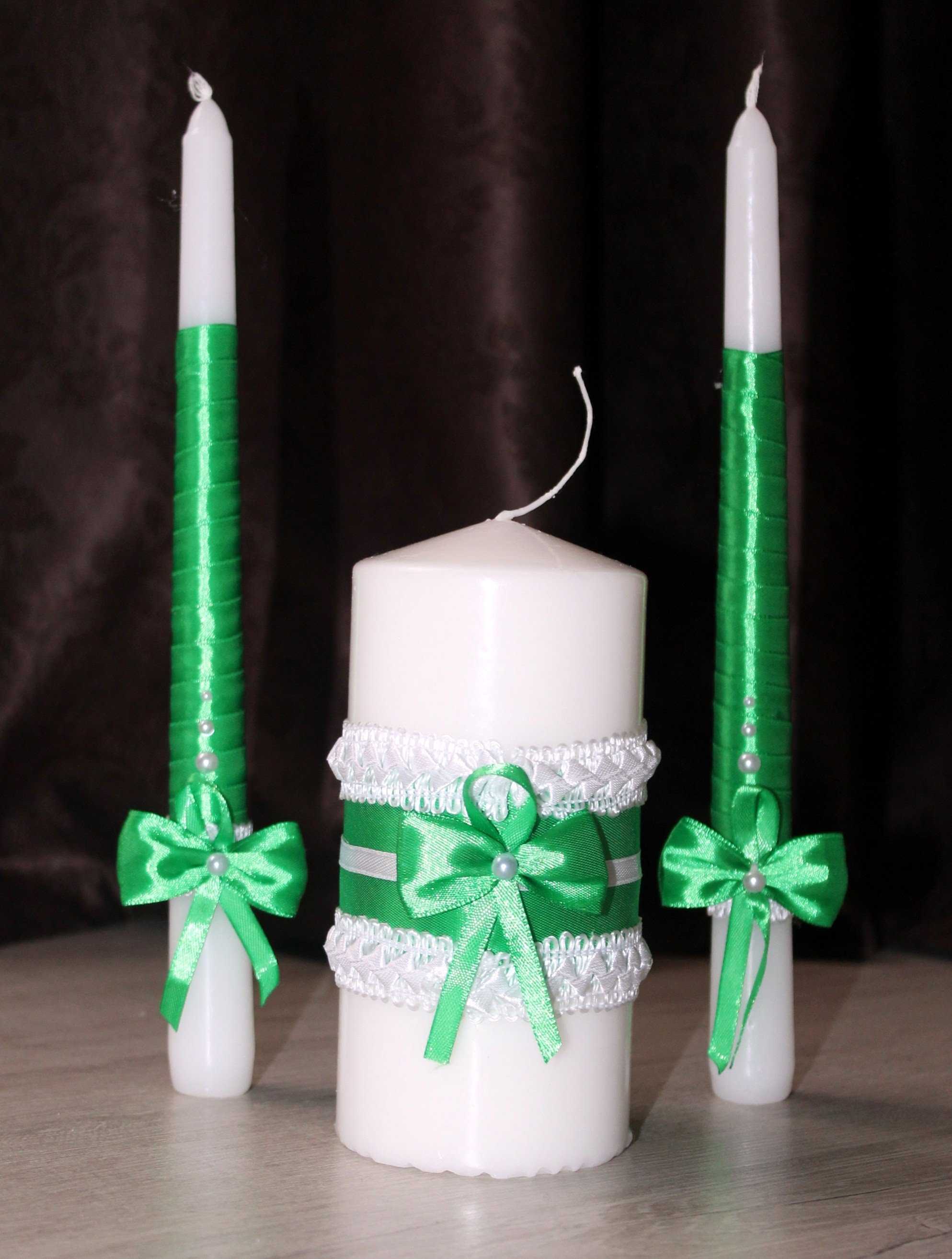 the idea of ​​brightly decorating candles with your own hands