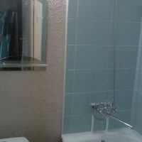 l'idée du beau plâtre décoratif dans le décor de la salle de bain photo