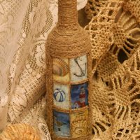 une variante de la décoration originale de bouteilles en verre avec image de ficelle