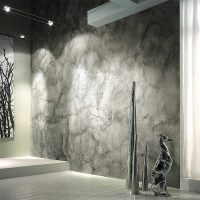 l'idée d'un pansement décoratif brillant dans le décor de la salle de bain