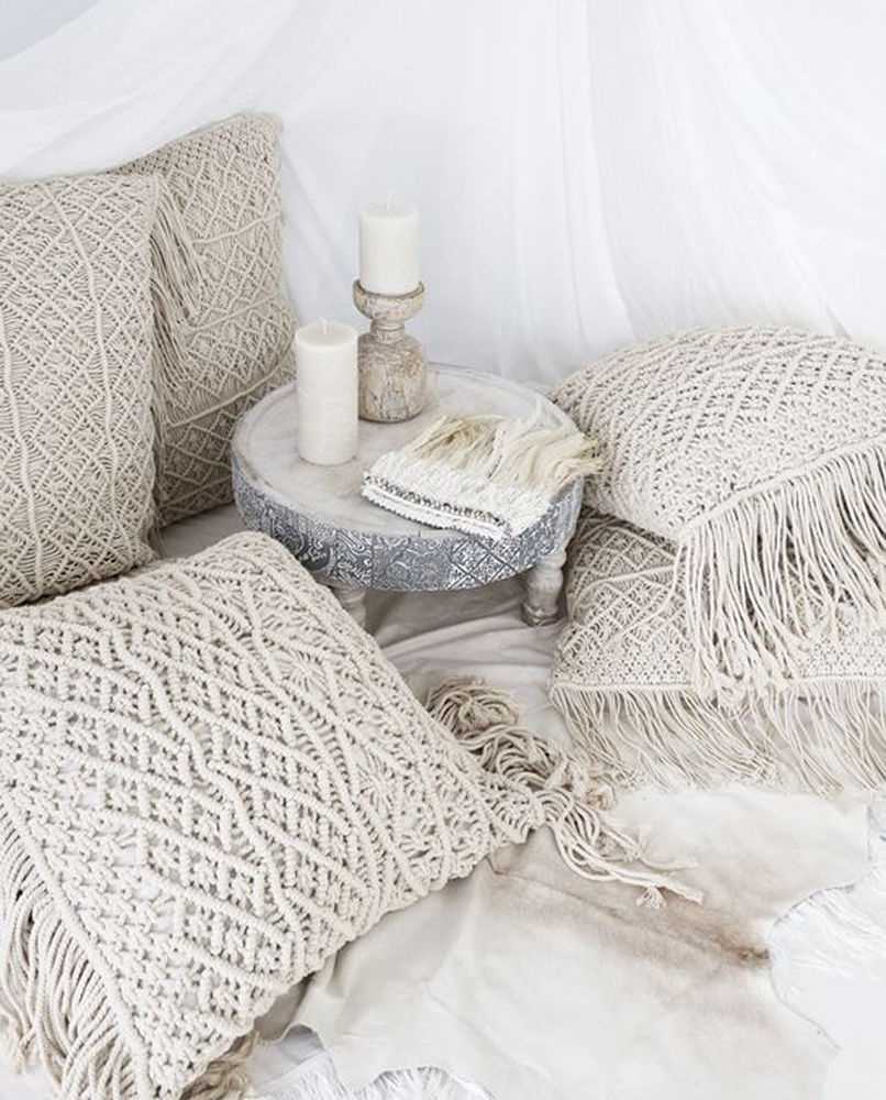 couvertures tricotées dans la conception de la chambre