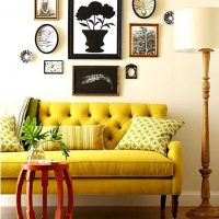 belle conception du salon en photo couleur moutarde