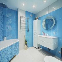 arredamento luminoso del soggiorno in foto a colori blu
