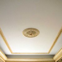 klassieke plafonddecoratie met afbeelding