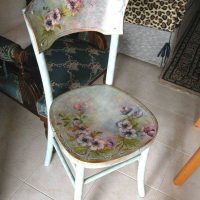 the idea of ​​aging the table with improvised materials photo