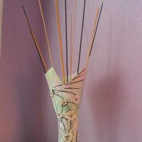 idée de décor original d'un vase avec photo de branches décoratives
