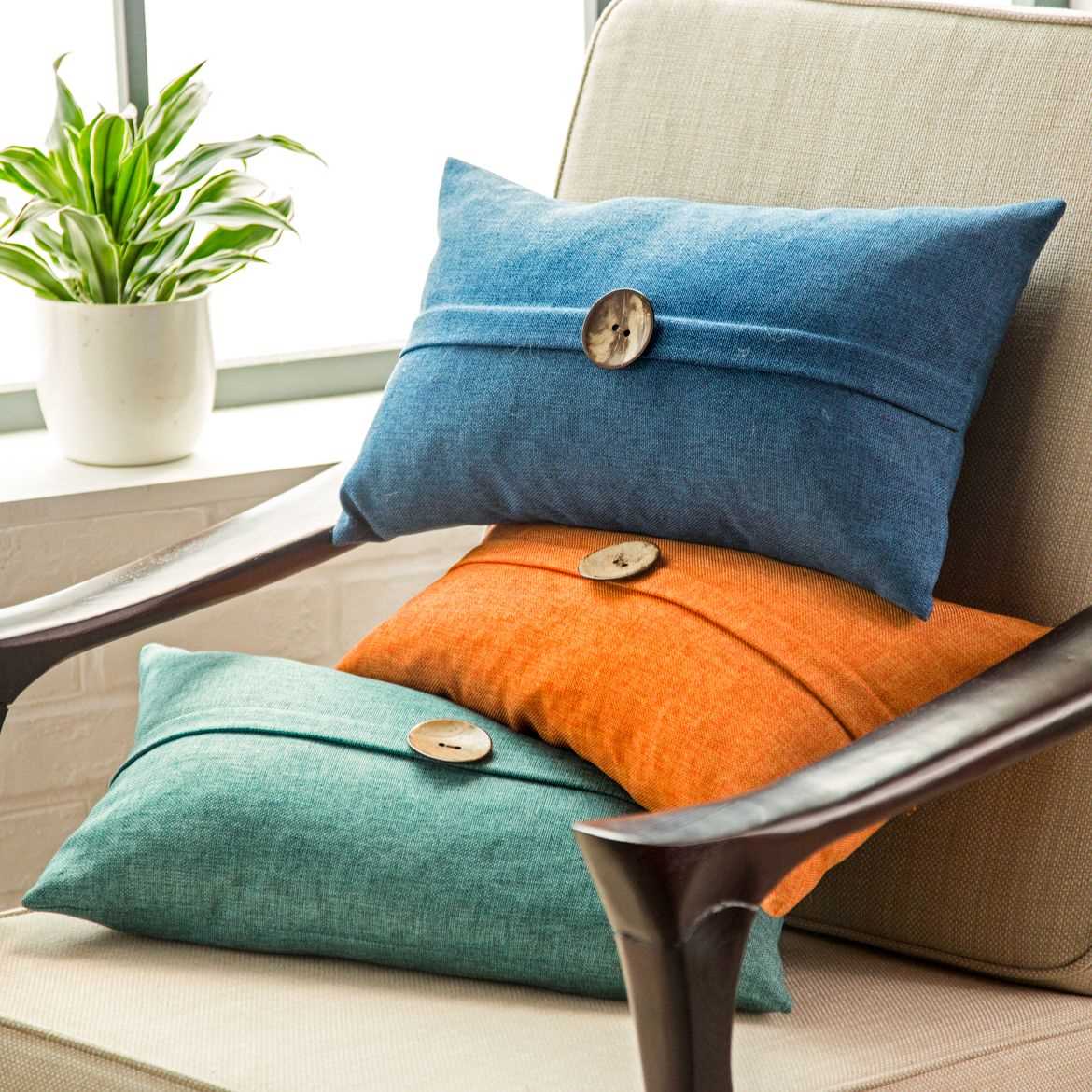 modernių dekoratyvinių pagalvių miegamojo dizaino versija