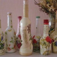 l'idée de décorer des bouteilles en verre avec des photos de peinture