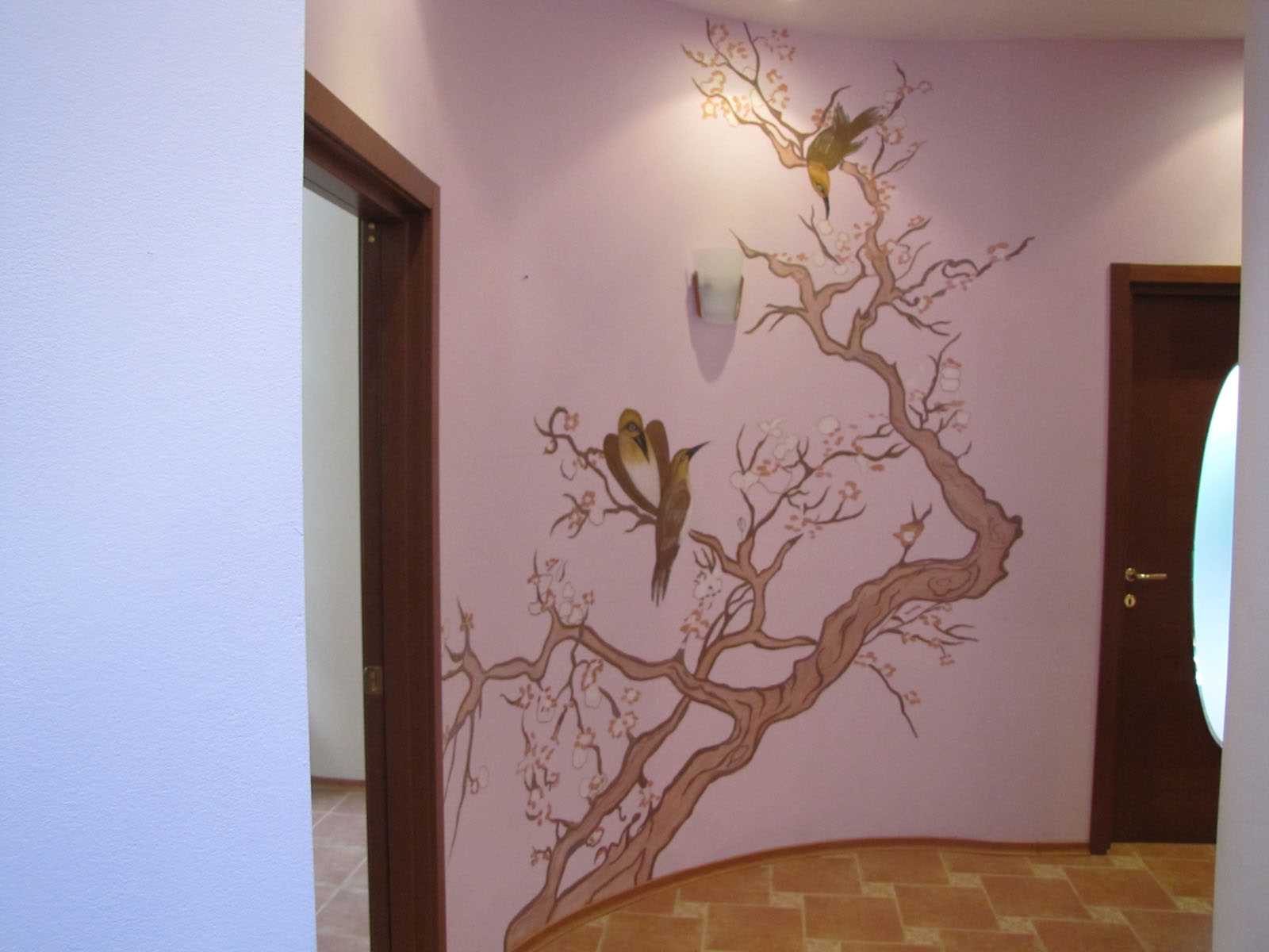 versione del design originale della stanza con un motivo decorativo sul muro