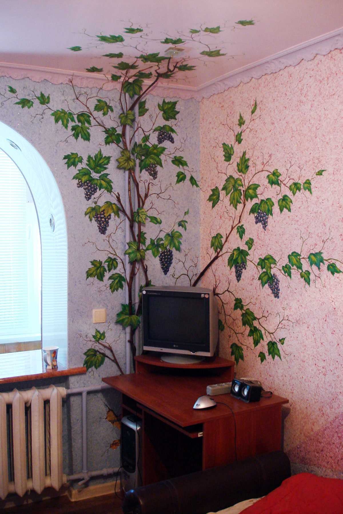 variante du bel intérieur de l'appartement avec un motif décoratif sur le mur
