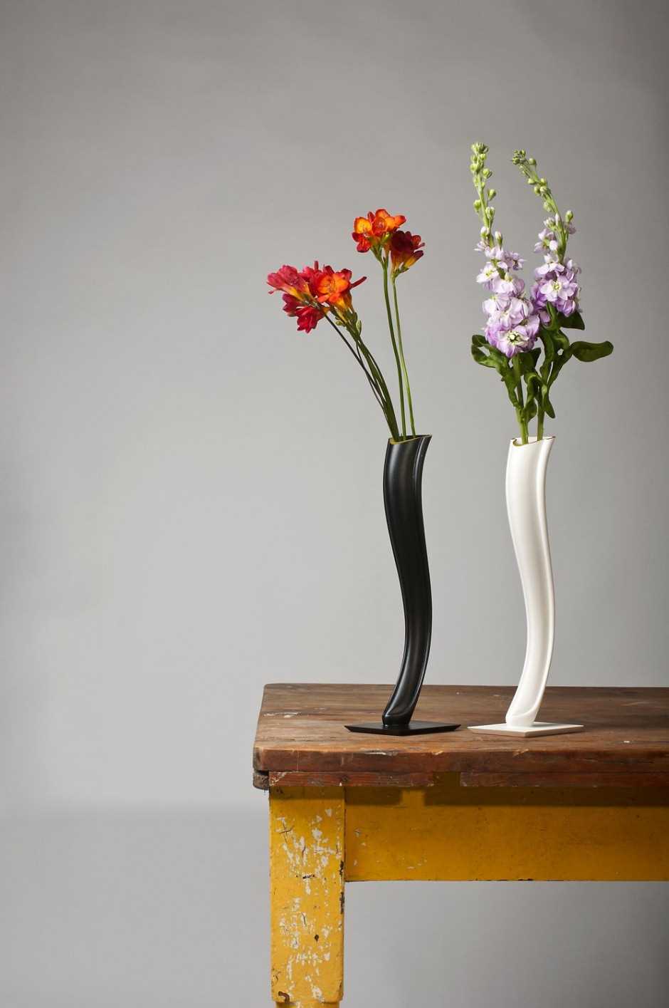 variante d'un beau décor de vase de sol avec des fleurs décoratives