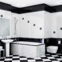 version d'une image de salle de bain blanche de style inhabituel
