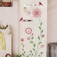 variante di un bellissimo design del frigorifero nella foto della cucina