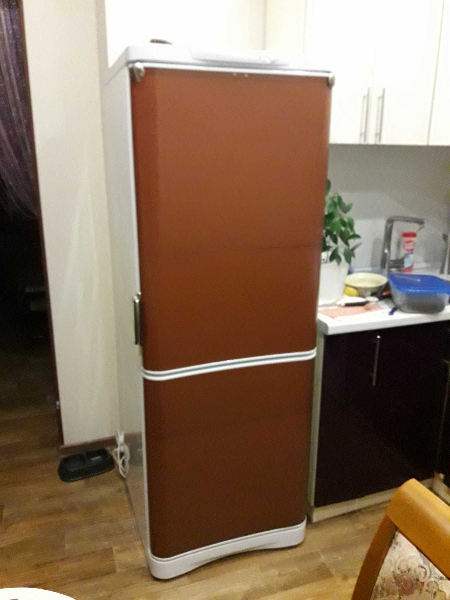 l'idea di un design luminoso del frigorifero
