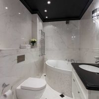 ideja neobičnog dizajna kupaonice na slici stana