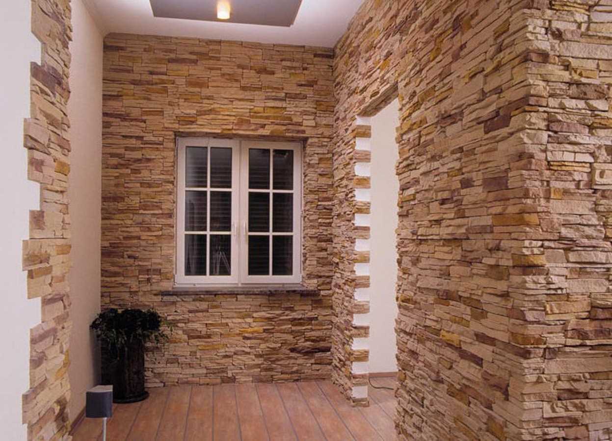 l'idée d'utiliser une belle brique décorative à l'intérieur du salon