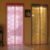 variante de rideaux décoratifs lumineux dans la conception de l'appartement photo