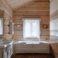 idée d'un intérieur lumineux d'une salle de bain dans une maison en bois photo