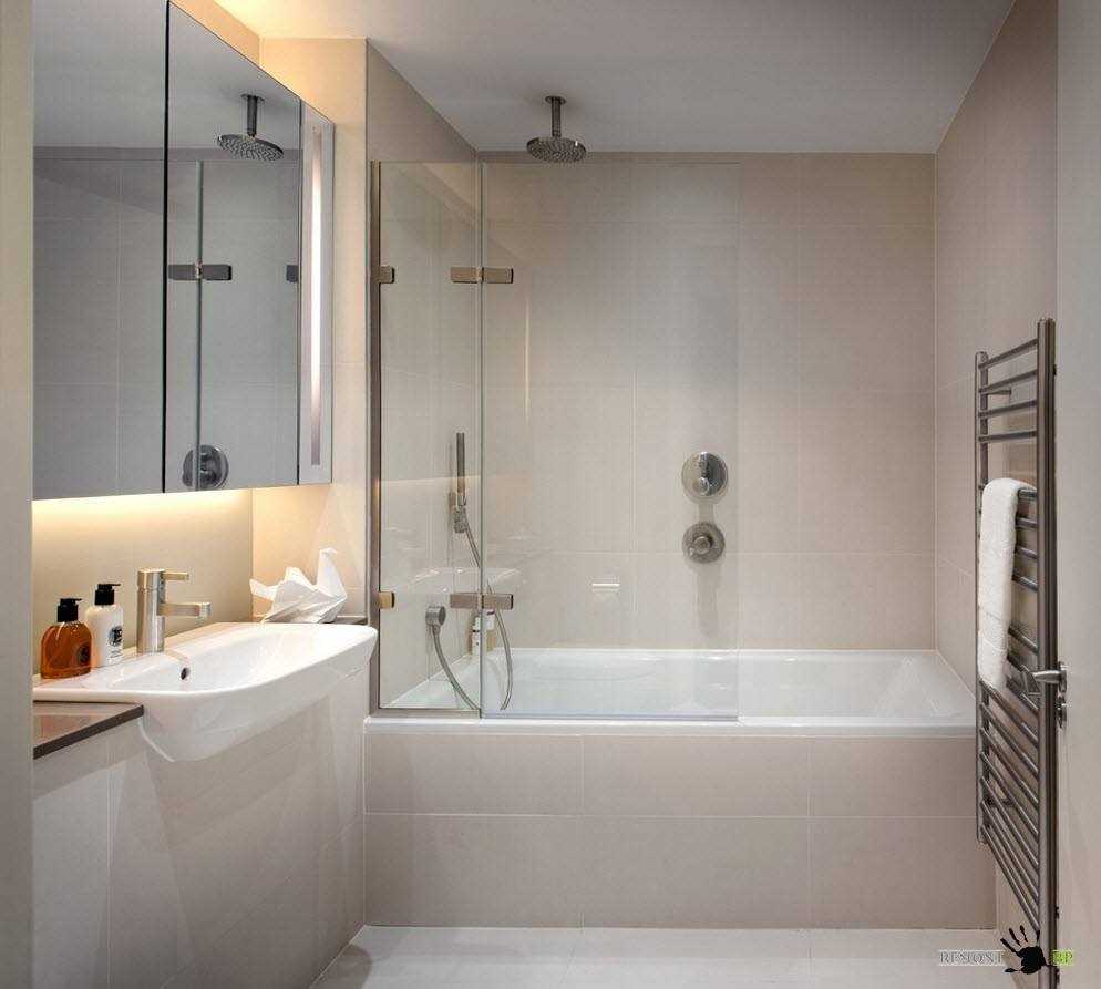 opzione di design luminoso di un bagno di 6 mq