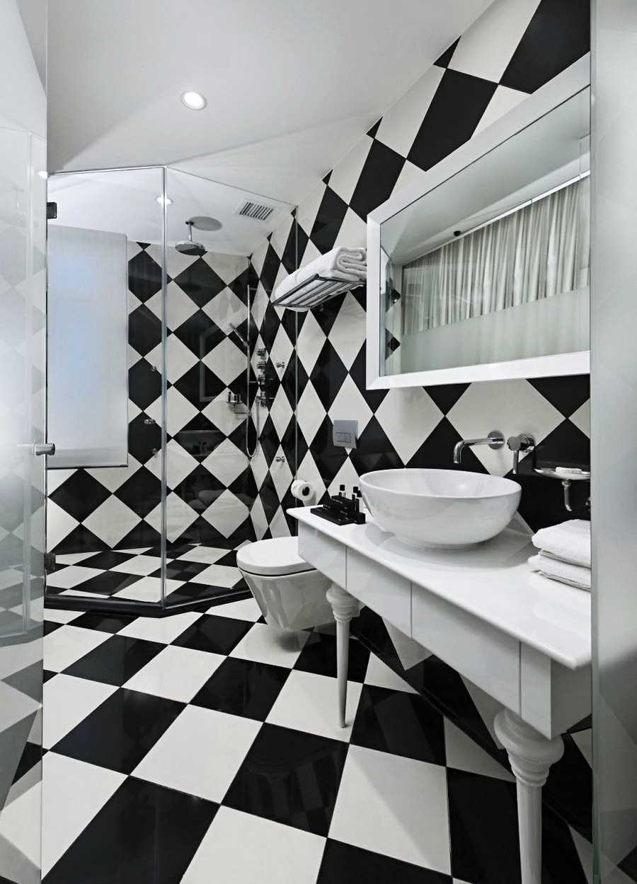l'idée d'un bel intérieur de salle de bain en noir et blanc