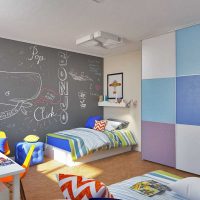 idea di un interno insolito di una camera per bambini per due ragazzi foto