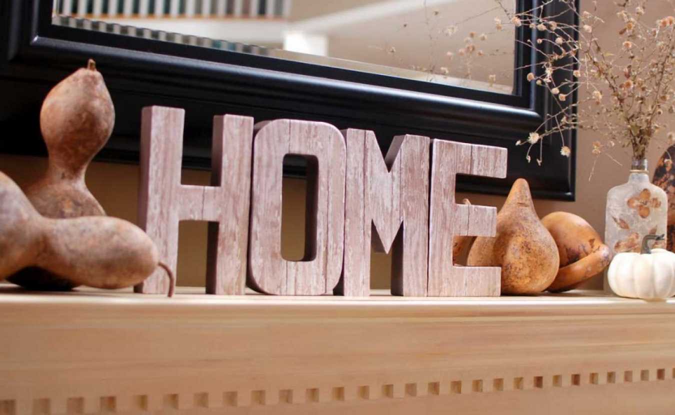 l'idea di usare lettere decorative nello stile del soggiorno