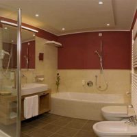 gražaus stiliaus vonios kambario idėja 6 kv.m nuotrauka