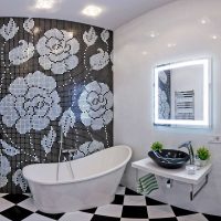 version du style insolite de la salle de bain en noir et blanc