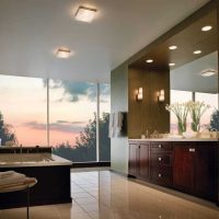 versione dello stile luminoso del bagno con una finestra fotografica