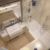 un exemple de style de salle de bain clair en couleur beige