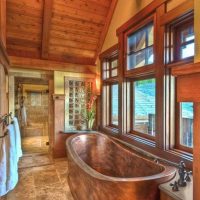 idée d'un style lumineux d'une salle de bain dans une maison en bois photo