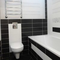 version du design lumineux de la salle de bain dans les tons noir et blanc photo