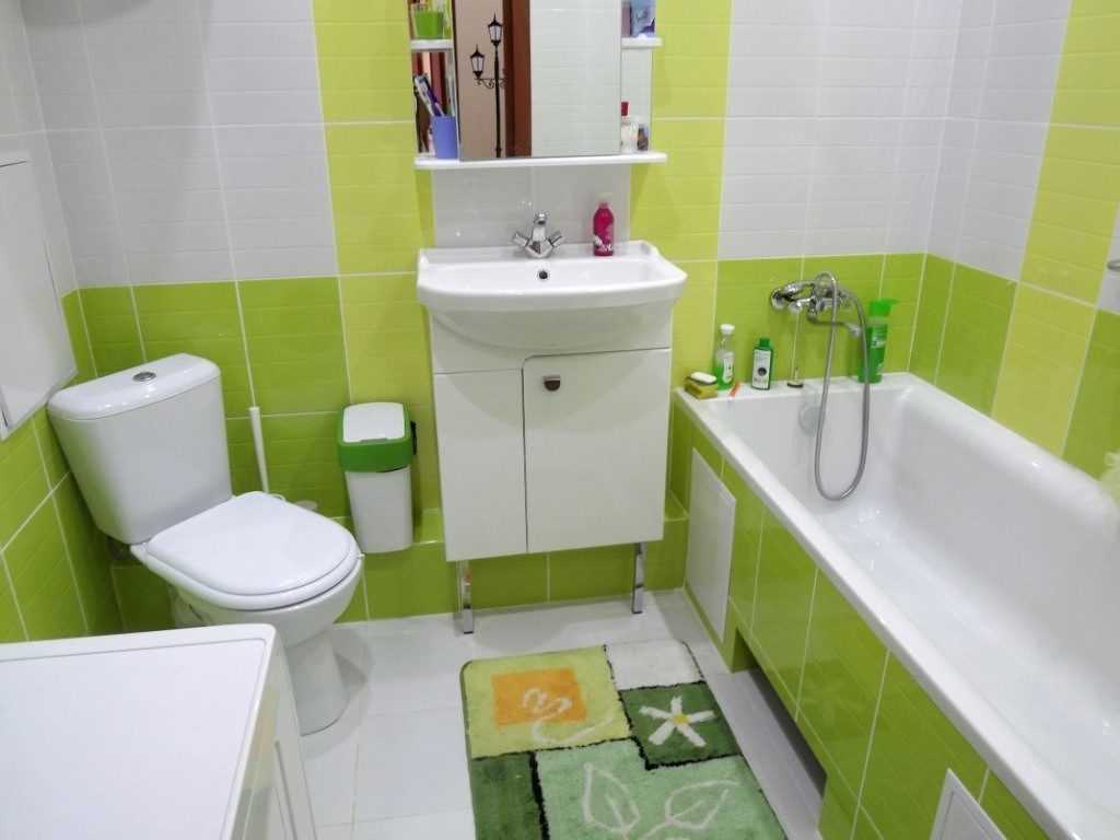 option de beau design d'une salle de bain de 4 m2