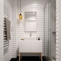 šviesaus stiliaus vonios kambario versija 5 kv.m nuotrauka