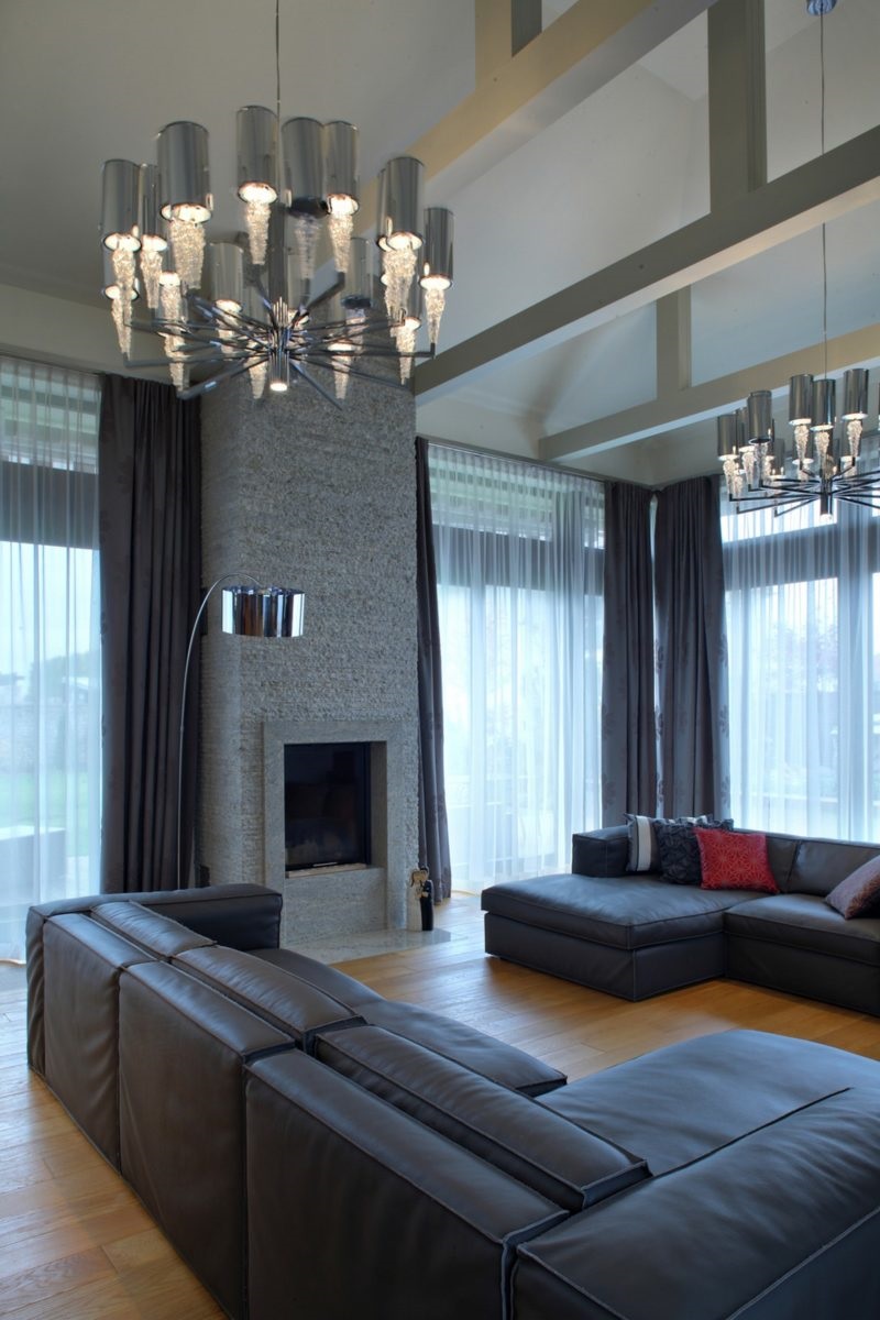 Un esempio di un luminoso soggiorno in stile 16 mq