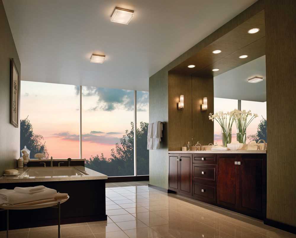 design moderne d'une salle de bain avec une fenêtre