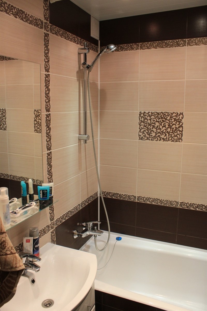 An example of a bright bathroom design in beige color