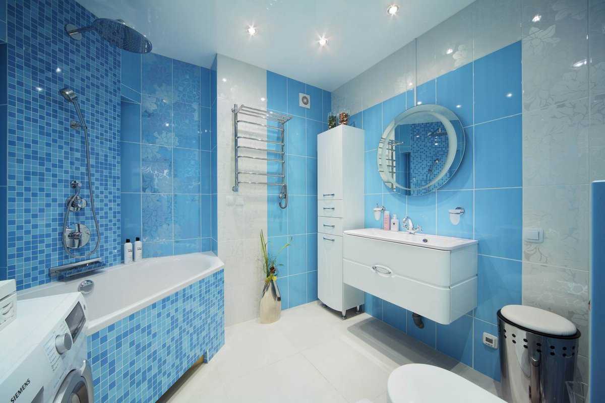 l'idée d'utiliser une couleur bleue inhabituelle dans la conception d'un appartement