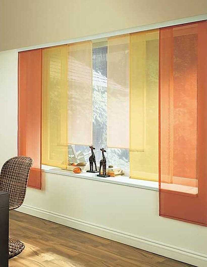 Un esempio dell'uso di tende moderne in un design luminoso appartamento