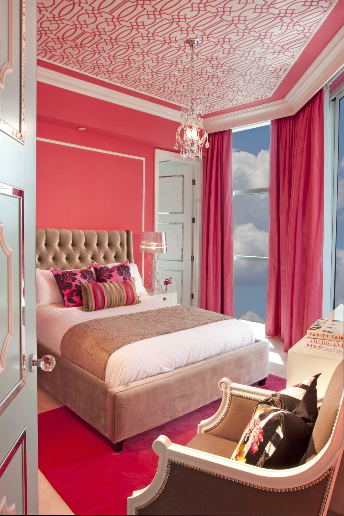 the idea of ​​using pink in a beautiful room interior