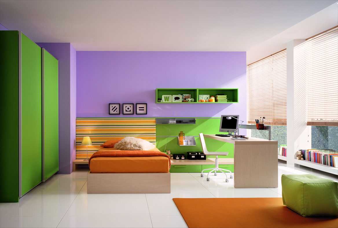 Un esempio dell'uso del verde in un insolito arredamento di appartamenti